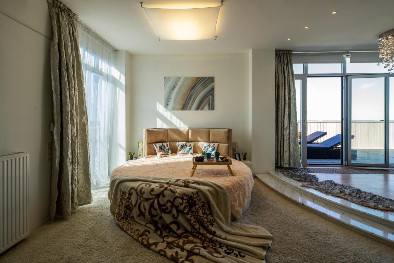 Skyhouse Riga Private Penthouse And Spa Bagian luar foto